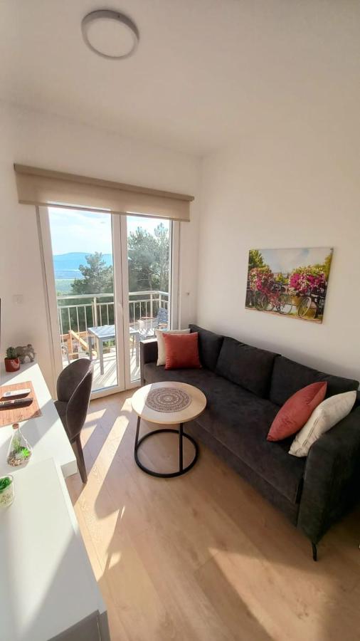 Cozy Apartments With Pool And Splendid Seaview Kavac Exterior photo