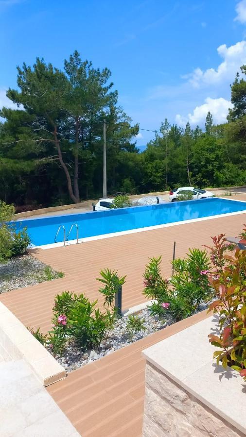 Cozy Apartments With Pool And Splendid Seaview Kavac Exterior photo
